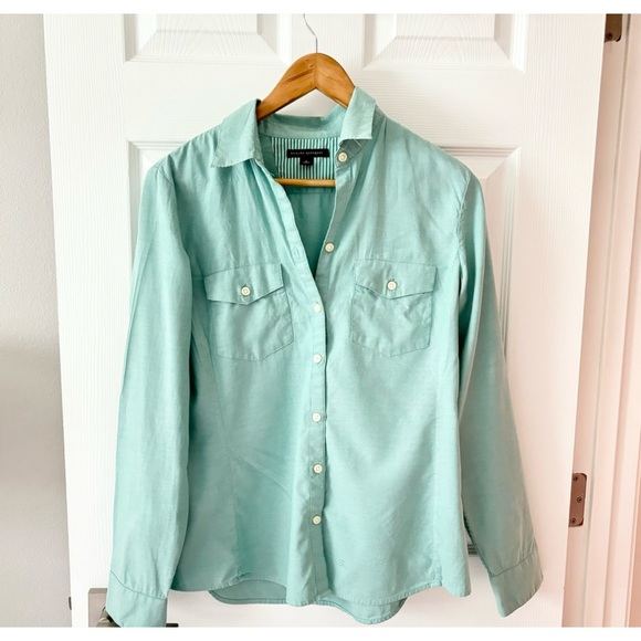 Banana Republic Soft green button down size Medium - Picture 7 of 8